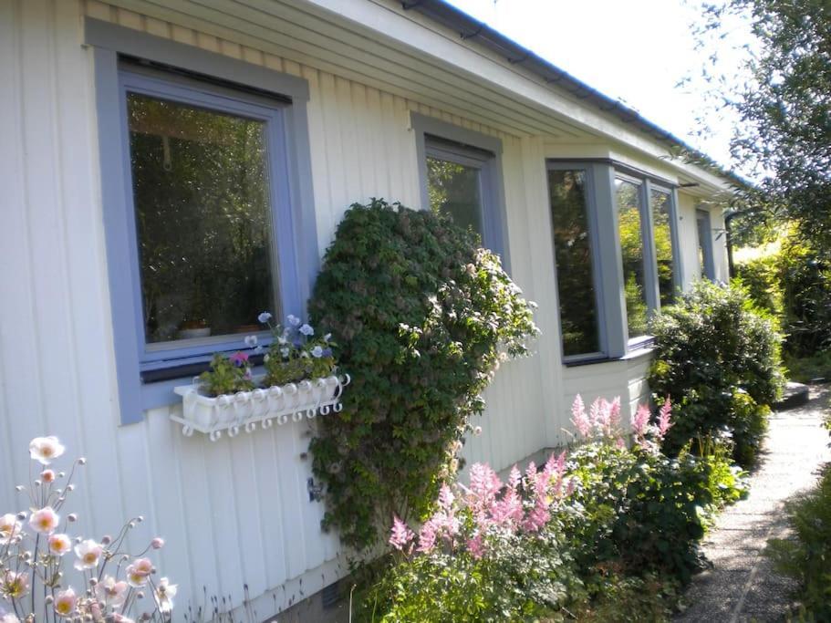 Villa Med Blommande Traedgard, Centralt Båstad Esterno foto
