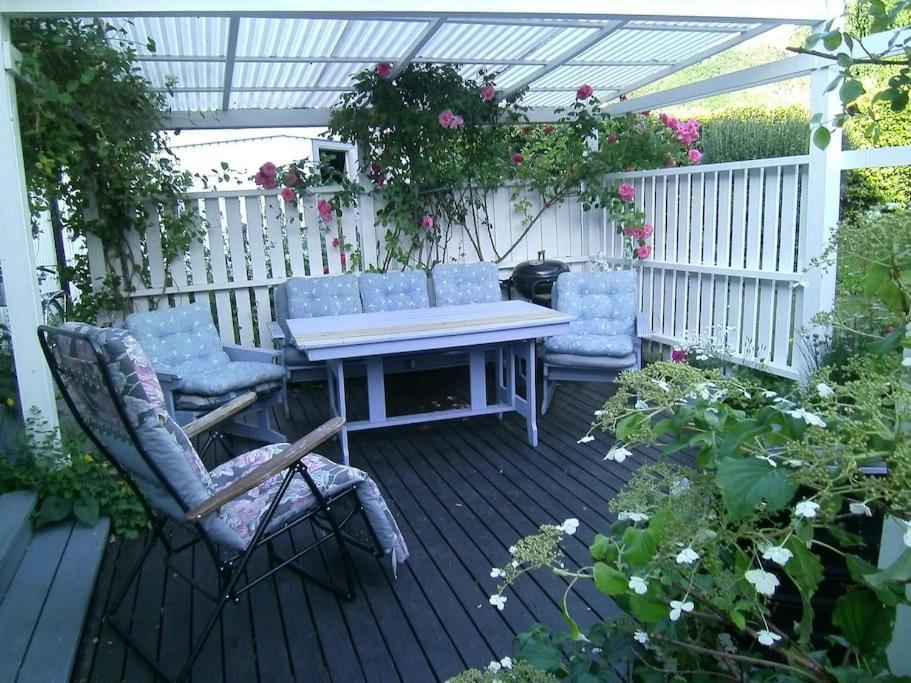 Villa Med Blommande Traedgard, Centralt Båstad Esterno foto